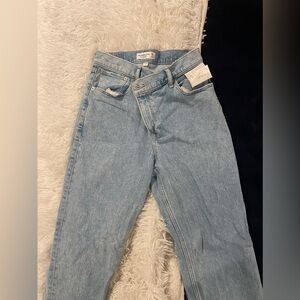 ABERCROMBIE & FITCH The 90’s Straight Ultra High Rise Jeans